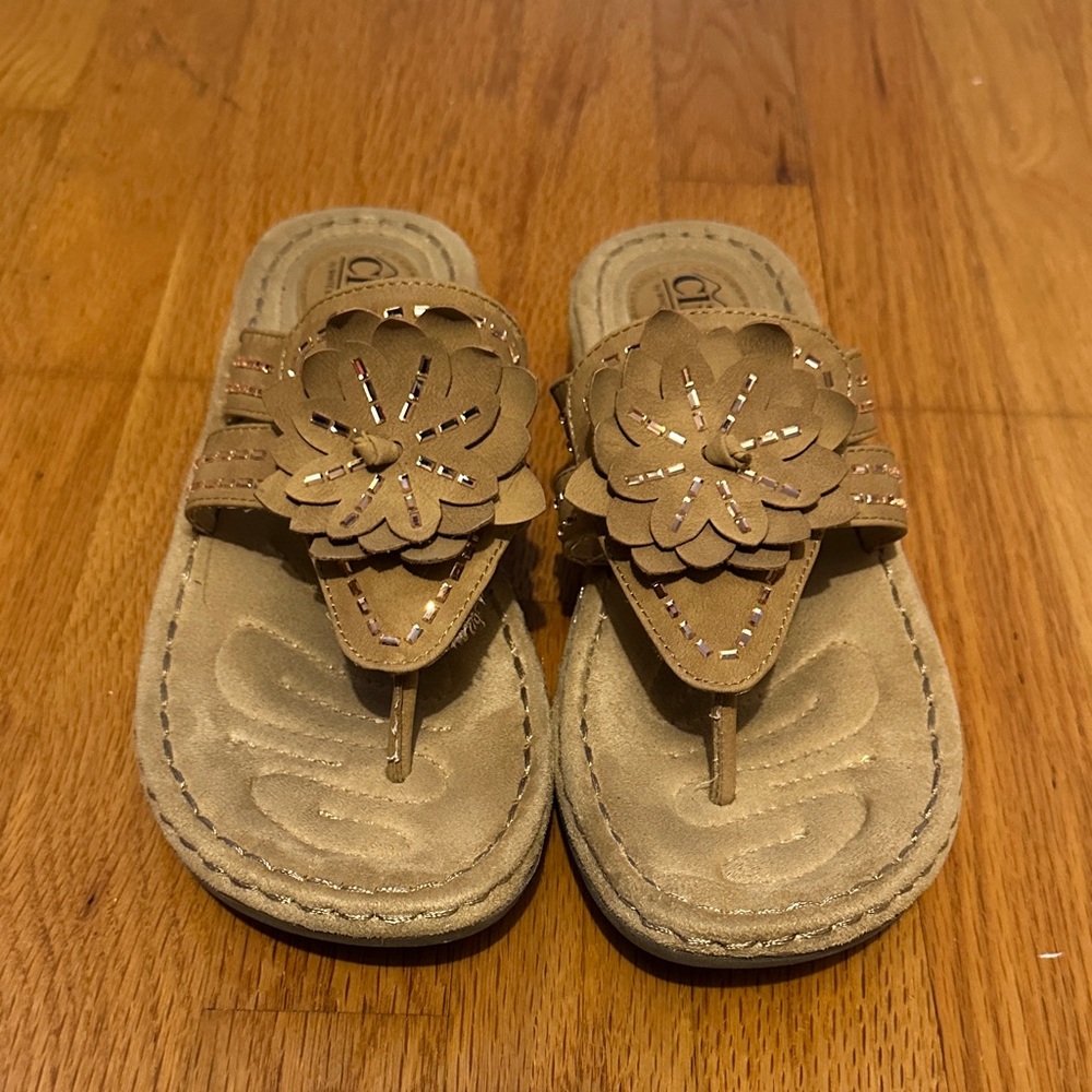 Cliffs by White Mountain Cliffs Tan Sandals